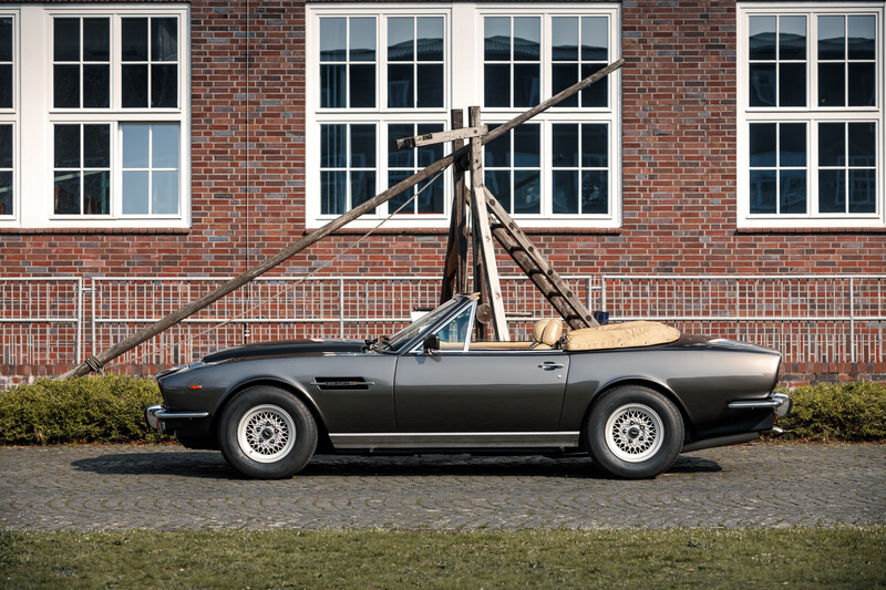 BVAuctions Aston Martin V8 Volante