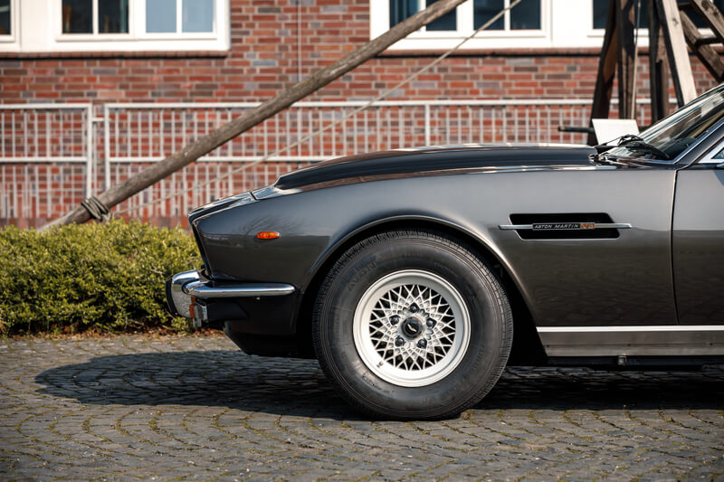 BVAuctions Aston Martin V8 Volante