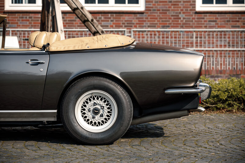 BVAuctions Aston Martin V8 Volante