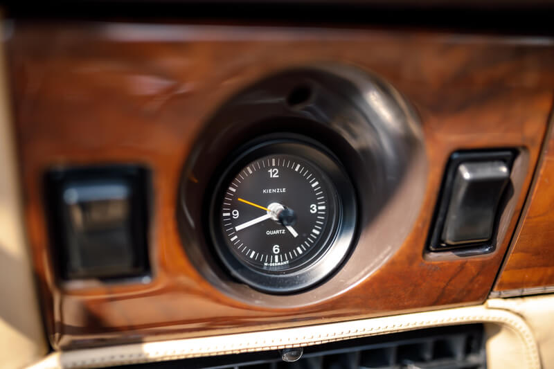 BVAuctions Aston Martin V8 Volante