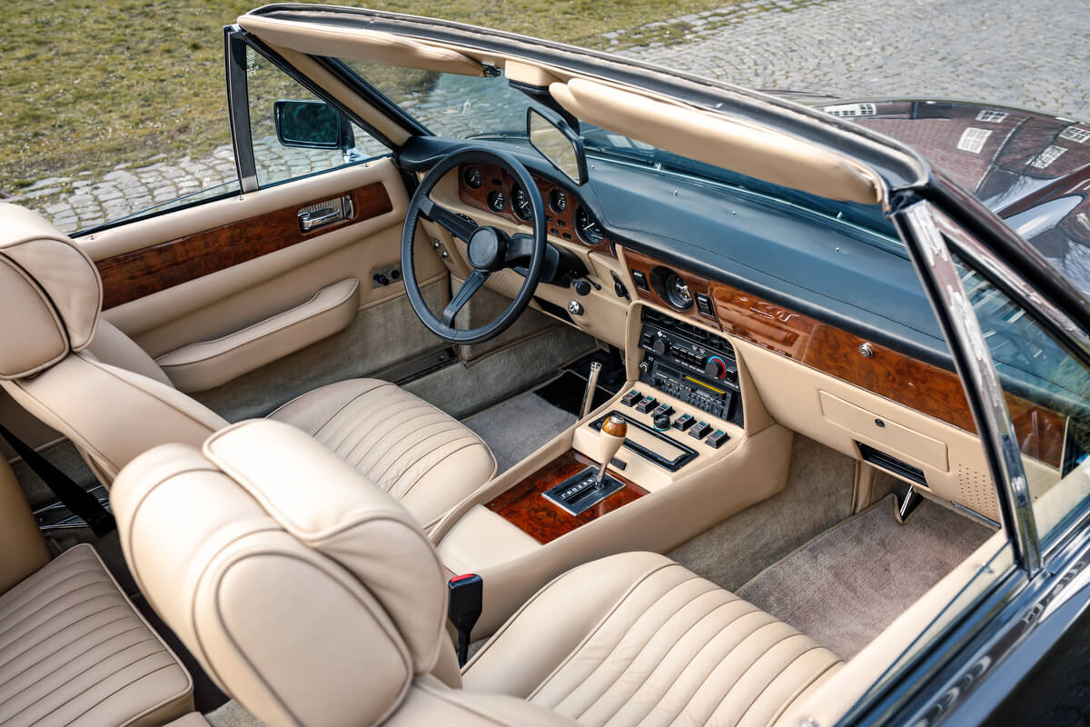 BVAuctions Aston Martin V8 Volante