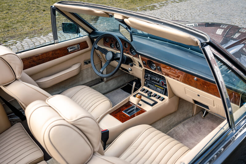 BVAuctions Aston Martin V8 Volante