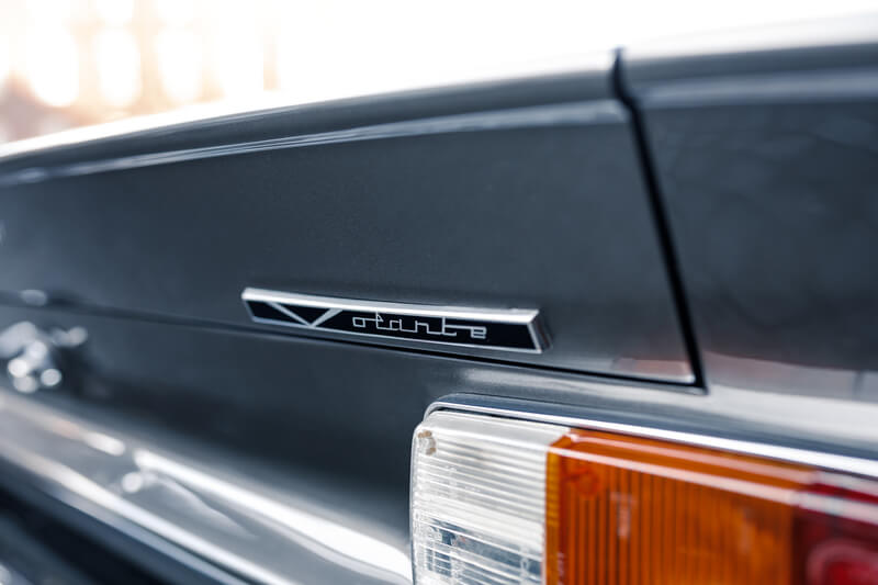 BVAuctions Aston Martin V8 Volante