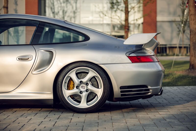 BVAuctions Porsche 911 GT2 (996)
