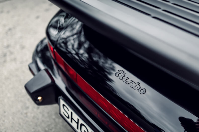 BVAuctions Porsche 911 Turbo 3.3 (930)