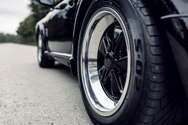 BVAuctions Porsche 911 Turbo 3.3 (930)